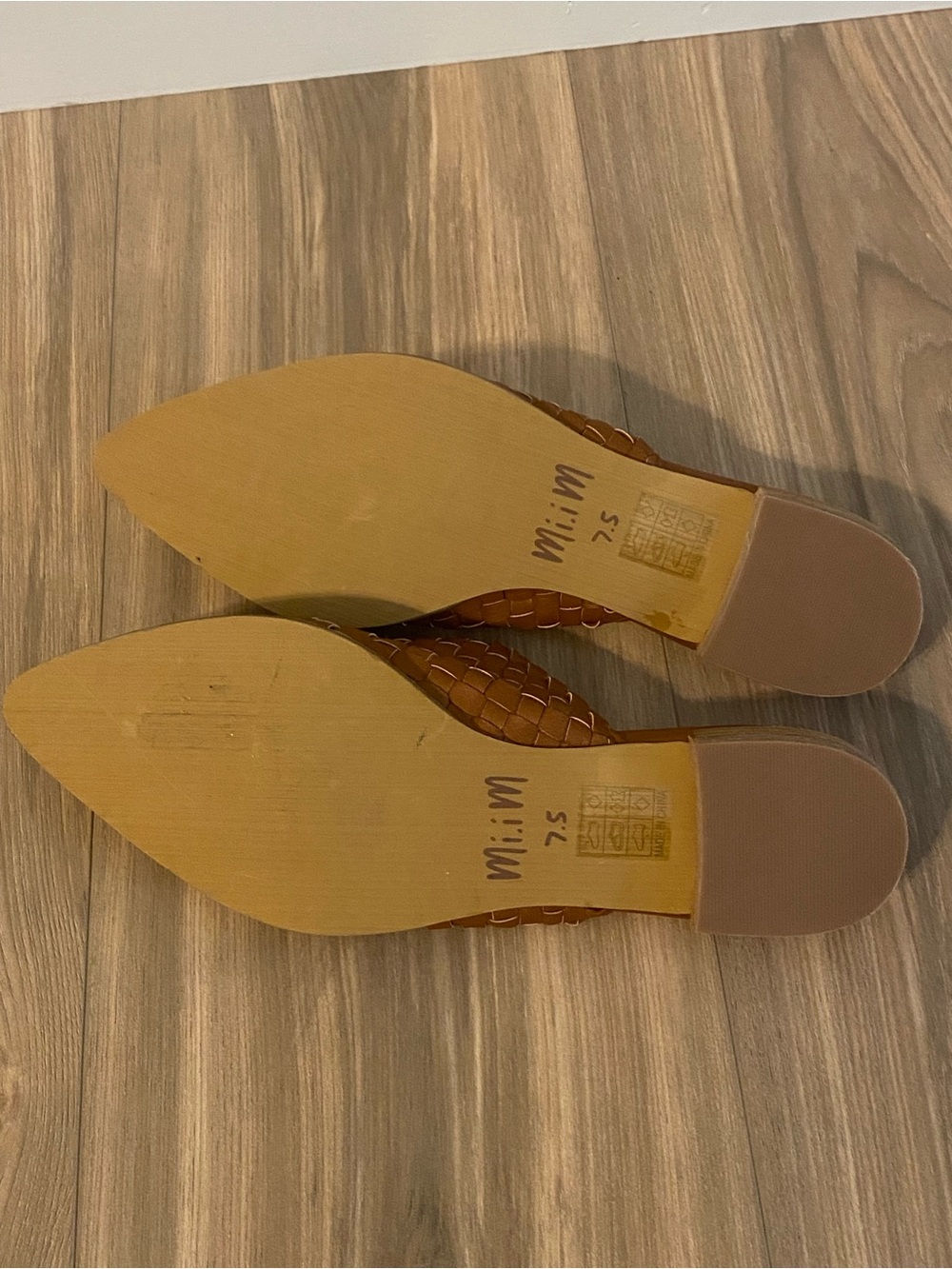 Mi.iM ladies 7.5 leather mules MiiM slip on tan shoes - Picture 8 of 9